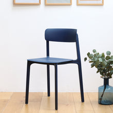 画像をギャラリービューアに読み込む, Chair 04 -pp-
