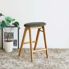 画像をギャラリービューアに読み込む, Folding Stool - butler
