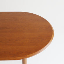 画像をギャラリービューアに読み込む, OAKER Half Round Table

